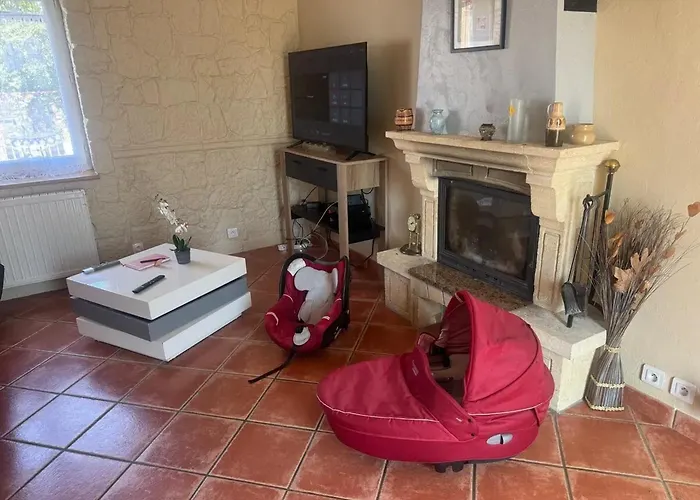 Prázdninový dům Maison Charme A Avec Jardin Prive Mauleon